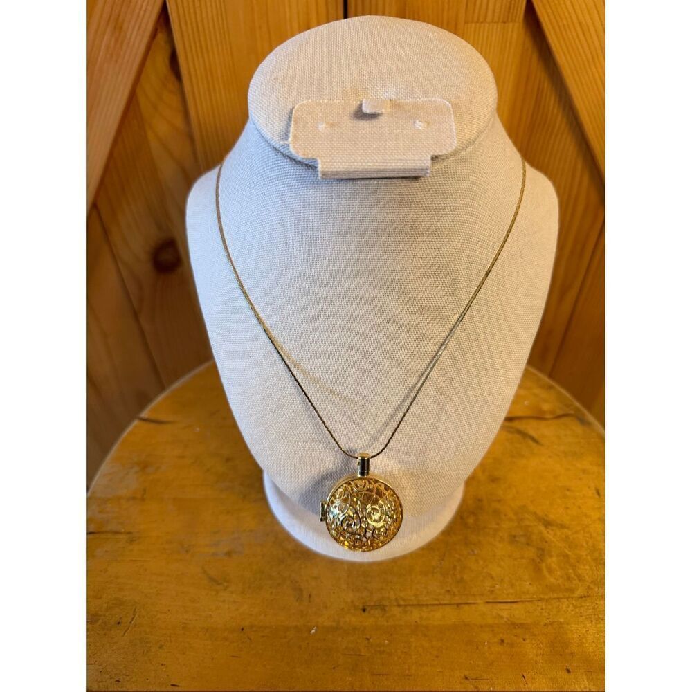 VICTORIAN BALL PENDANT LOCKET Gold Tone (7165)